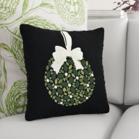 The Holiday Aisle Mistletoe Me Floral Print Outdoor Throw Pillow HLDY7424
